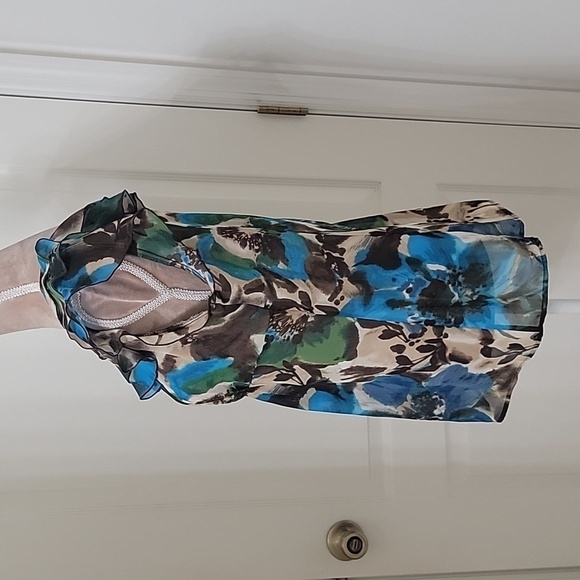 a.n.a. Size M Semi-sheer Ruffle Sleeve Blouse, 1/2 Button Front, Gorgeous! - Picture 3 of 12